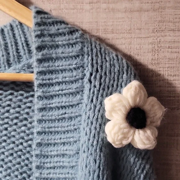 NWT, "by"Duchamp" "3'D, Daisy flower power sweater" 🦋🌼🦋 - Picture 13 of 16